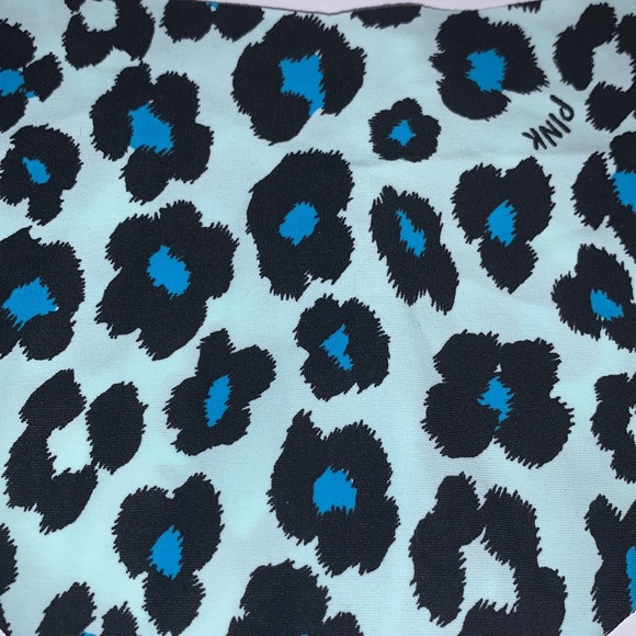 Seamless Blue Leopard Pink Thong Large Victoriaโs - Picture 4 of 15